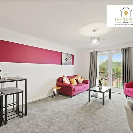 Aylesbury Central - 2 Bedroom Serviced Apt In Aylesbury By Sambridge Stays BUCKINGHAMSHIRE Eksteriør billede